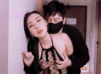Mụ vợ bán thân cho sếp để trả nợ giúp chồng